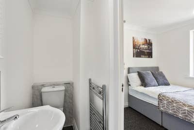 Modern Studio and Ensuite in Deerlap - PE3 Main Photo