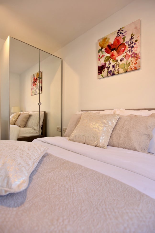 Gorgeous Room ✔️All Ladies House ✔️ It’s here🤩  Main Photo