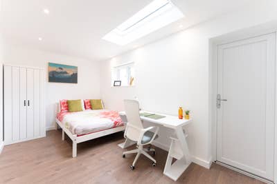 Newly refurbished studio! Near Cambridge North Main Photo