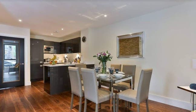 Bright & Modern Double | Canning Town Main Photo