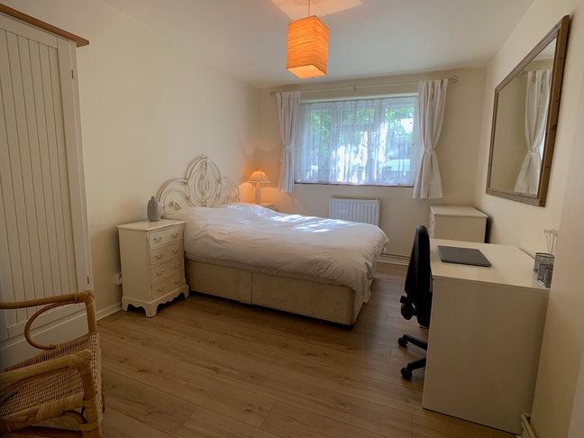  Beautiful Double Room &pound;785 pcm Inclusive Main Photo
