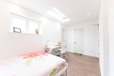 Studio available in newly refurbished house Main Photo