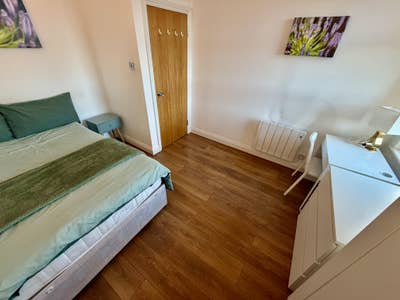 2 lovely spacious rooms Main Photo