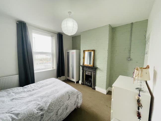 En-Suite Double Room, Near City Centre, Bills Inc Main Photo