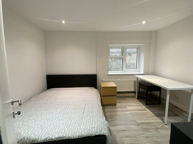 Double Room in a Furnished Flat in Ealing Broadway Main Photo