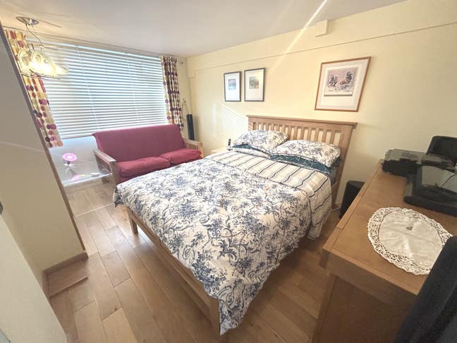 Castle Bay, Sandgate: Spacious Double Room Main Photo