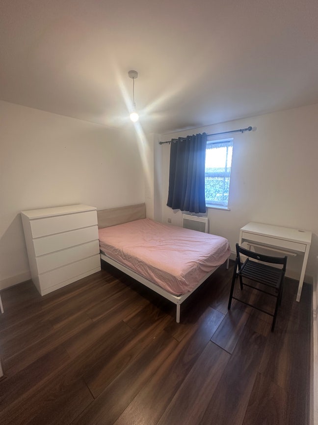 2 Double Rooms in a Flat Close to Aldgate East  Main Photo