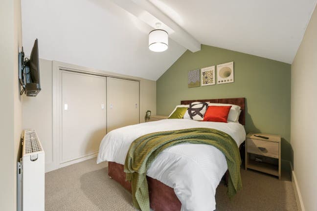 Stunning 5 Bed House - All Ensuites! -  Ready Now! Main Photo