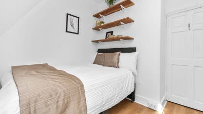 Beautiful Red Brick Mansion Block- Chiswick Main Photo