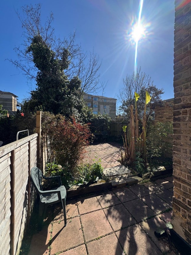 Double bed & Garden - Clapham North  Main Photo