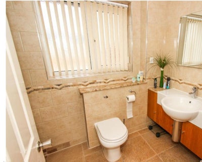 Single room in house share Main Photo