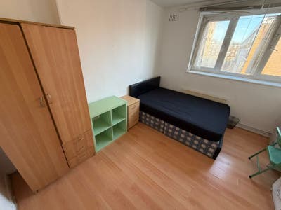 3 Bedrooms-Near Central Line-All Bills Included Main Photo