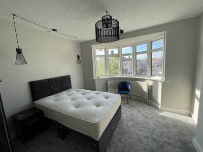 Cozy & Spacious Double Room – Hounslow TW4  Main Photo