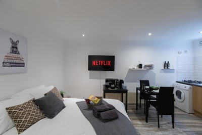 Couples Studio to Rent – South Harrow HA2 Main Photo