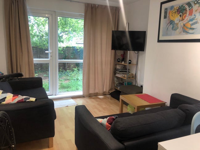 Large double room/ Shepherds Bush Main Photo
