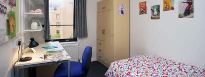 Room Available in a 5-Person Flat Andrew Ure Hall Main Photo