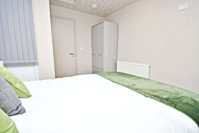 Large Ensuite Room | Fully Furnished | Bills Inc!  Main Photo