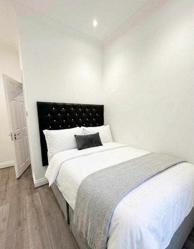 Amazing Affordable Double! on Brick Lane! Refurbed Main Photo