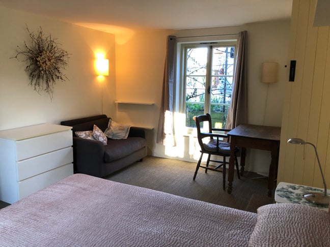 Studio annexe Ensuite & kitchen 7miles from Oxford Main Photo