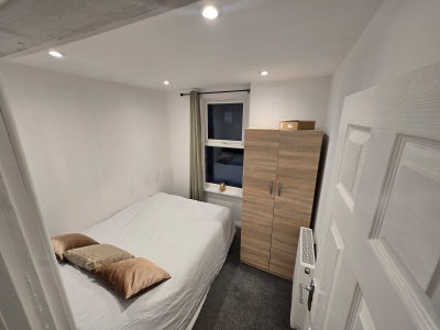 Amazing new house, near station, bills inc. &pound;700 Main Photo