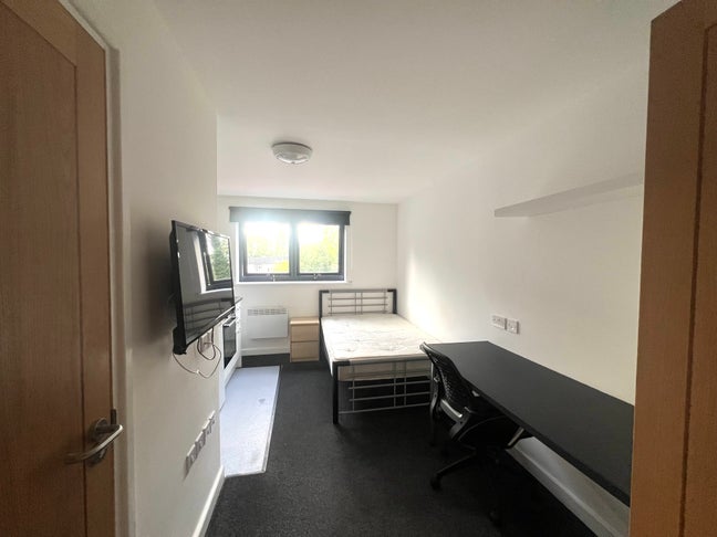 Discounted Studio in Forest Court | Available NOW! Main Photo