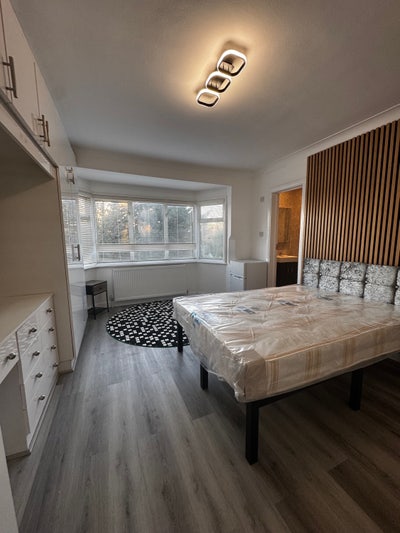 Spacious Luxury Rooms to Rent - HA8 - DSS Welcome! Main Photo