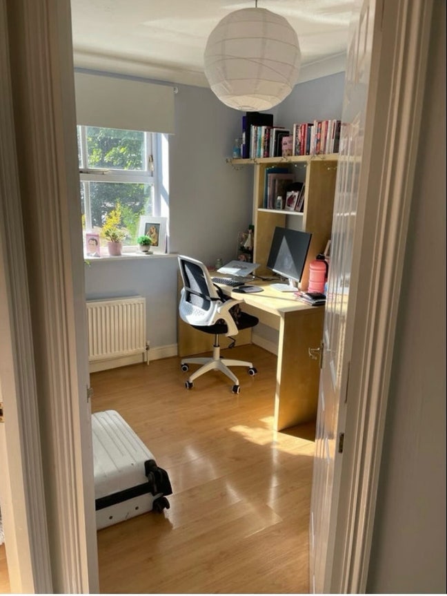 Tooting Bec Room for young woman professional  Main Photo