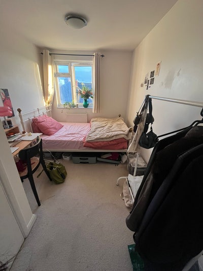 Cozy room in Ealing available from now! Main Photo