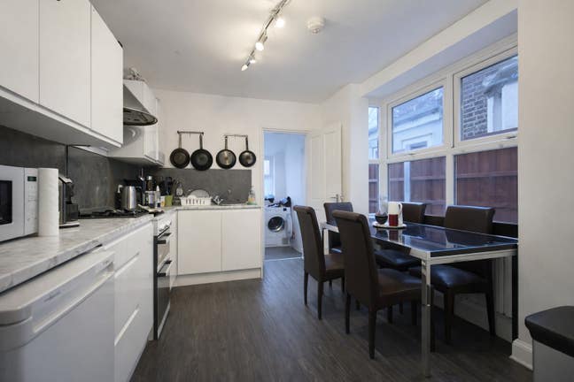 Good size double room on the loft in Leyton area Main Photo