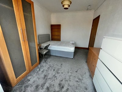 Ilford/Gants Hill.2 Dbl, 1 Single. #Avail#Females  Main Photo