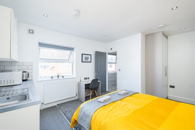 Amazing Studio with Ensuite in Churchfield - PE4 Main Photo