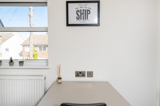 Amazing Studio with Ensuite in Churchfield - PE4 Main Photo