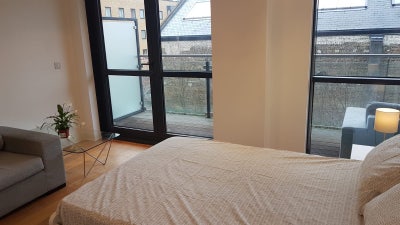 Canary Wharf! Modern & Clean Bedroom Now! Main Photo