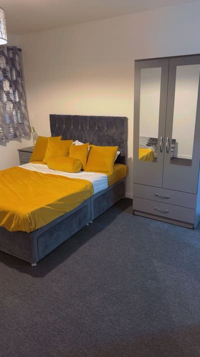 Ensuite room - Close to train station Main Photo
