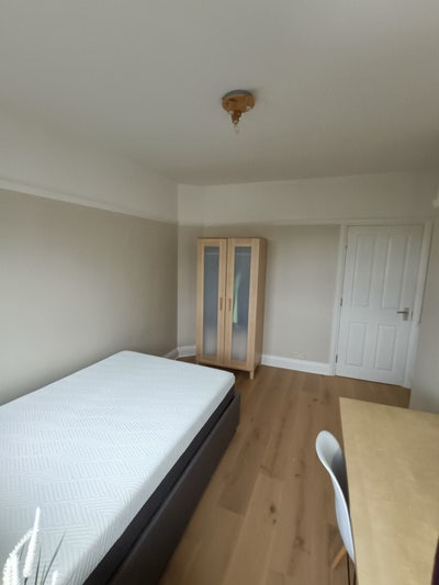 Newly Double Room Opposite Winton Rec Park Main Photo
