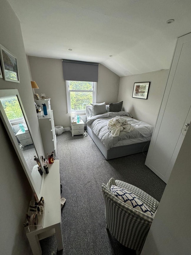 Double room with private office – Wandsworth Main Photo