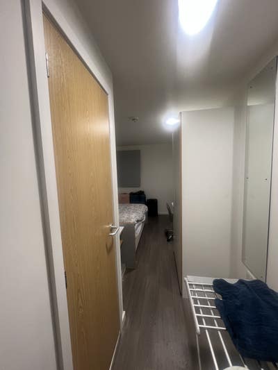 Merlin Height En-Suite Silver Room Main Photo