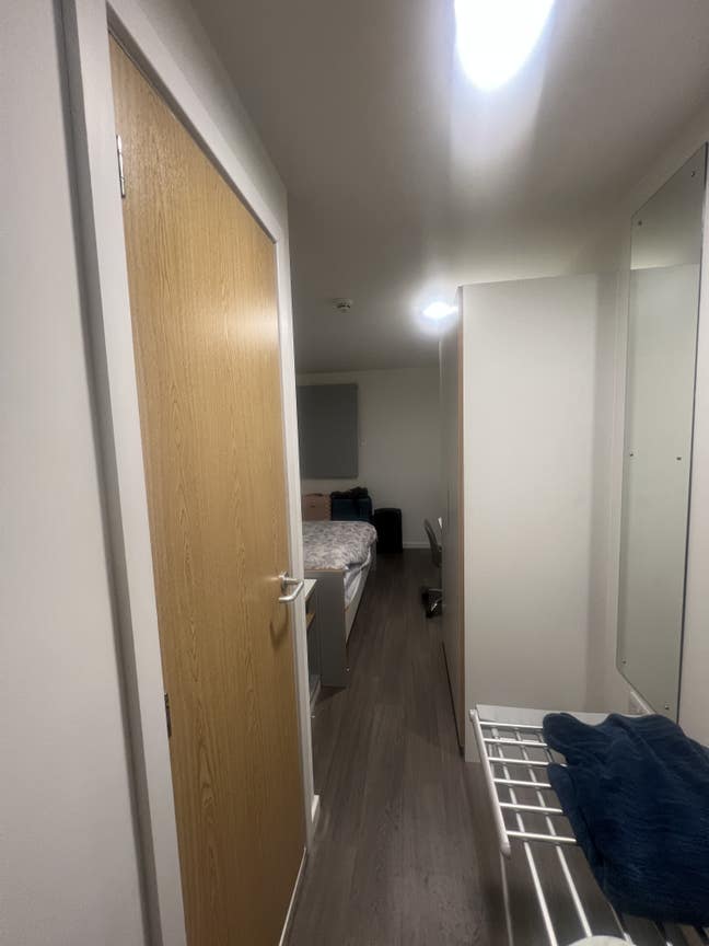 Merlin Height En-Suite Silver Room Main Photo