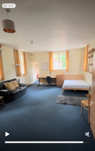 Oxford on-campus 40sqm studio all bills included Main Photo