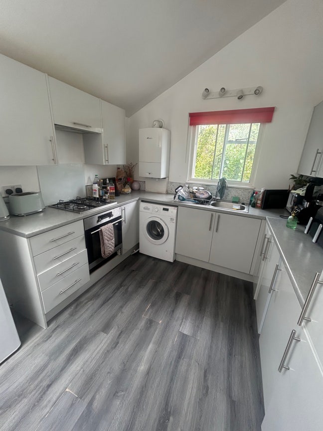 Double room available in SW8 Main Photo