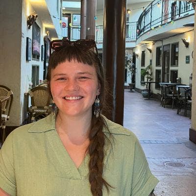 Young working professional seeking studio Main Photo