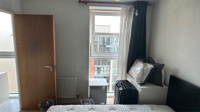 Fully Furnished Ensuite in E16  Main Photo