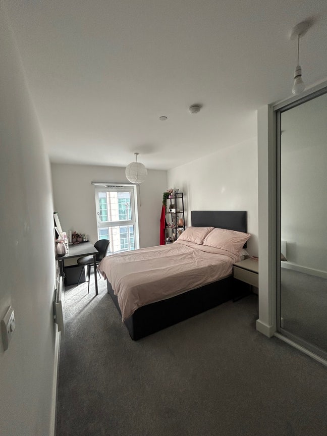 Double Room (en-suite) Available from April  Main Photo