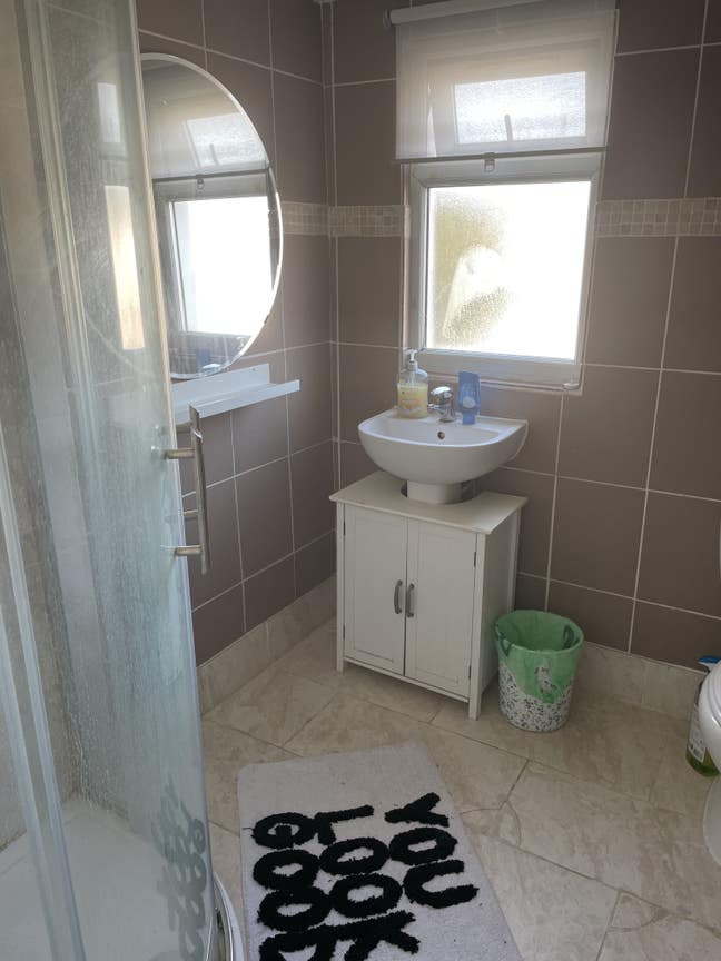 2 lovely peaceful rooms at the top of the house, w Main Photo