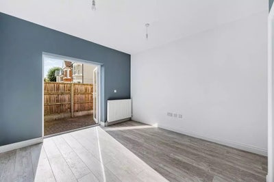 Large 1 bed flat with courtyard outside space!  Main Photo