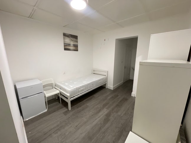 Furnished  en suite single  room   Main Photo