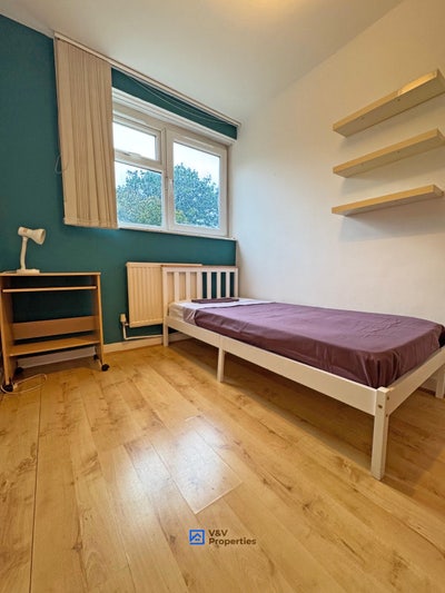 Room with Great Connection to Transport📍 Main Photo