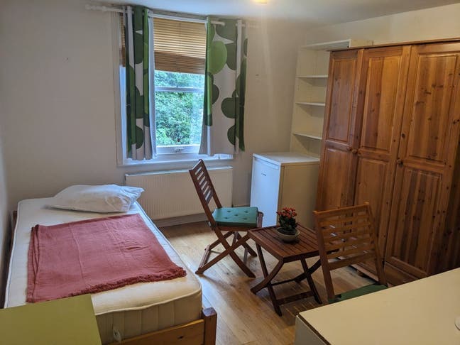 78y/o landlady seeks kind tenant  Main Photo