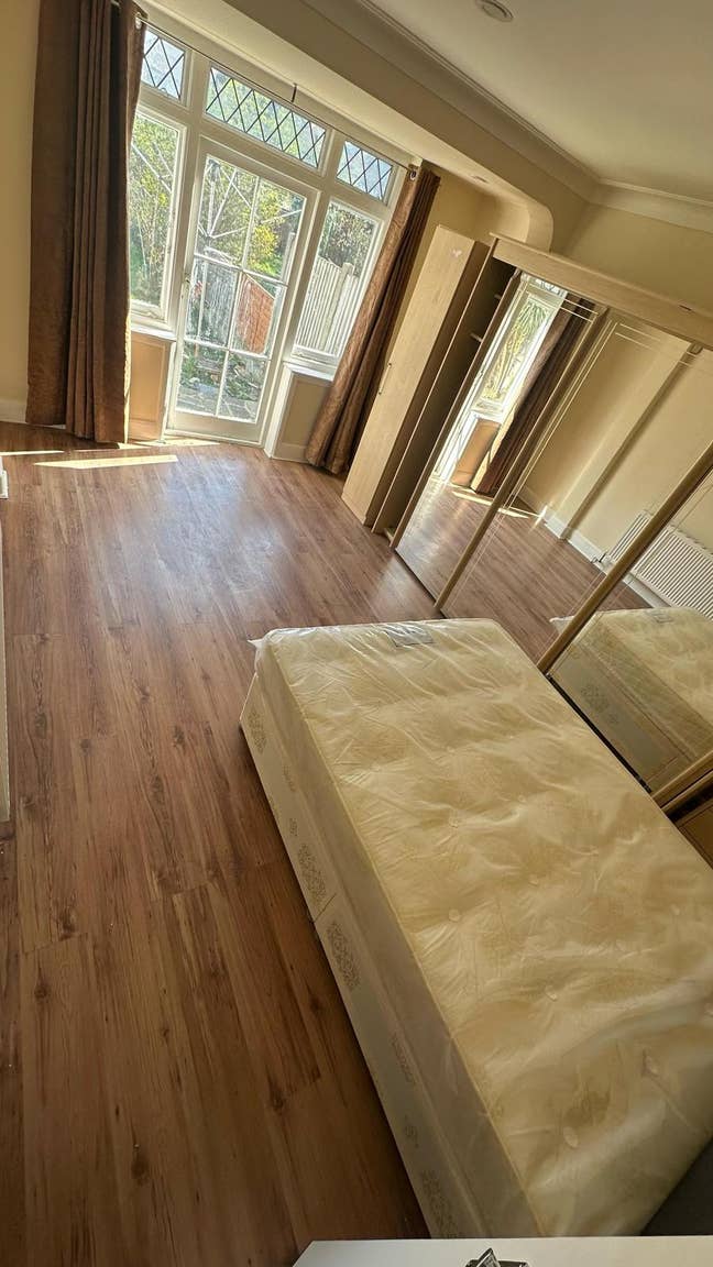 Beautiful rooms available i a big Property Main Photo