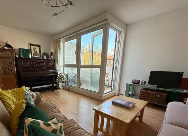 2 Beds in Bright, Spacious Vauxhall Flat Main Photo